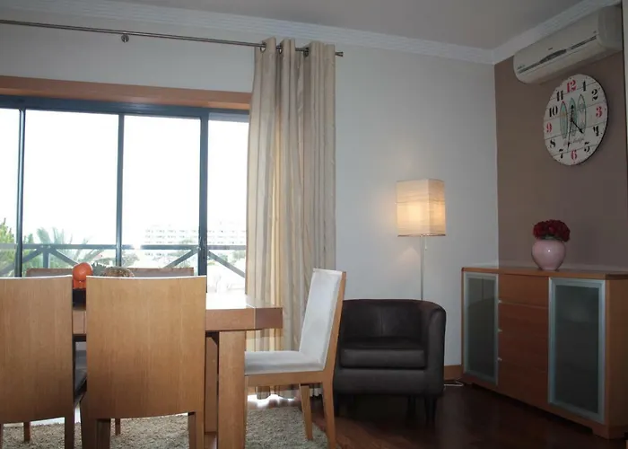 Com Piscina Em Albufeira, Corcovada * Албуфейра